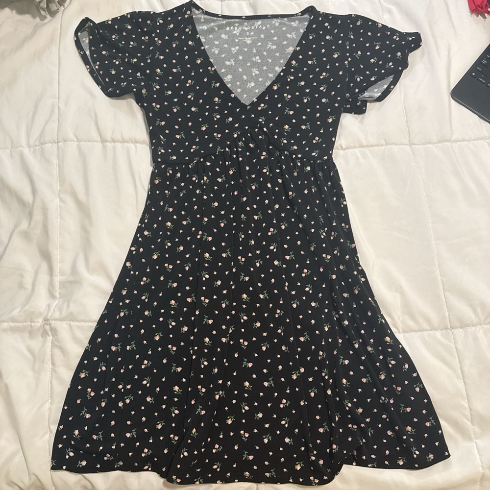 Aeropostale Size Small Black And White Floral Print Mini Dress Short Sleeve